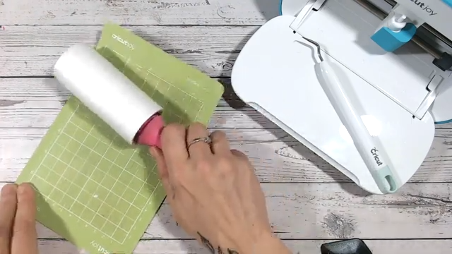 how to clean a Cricut mat